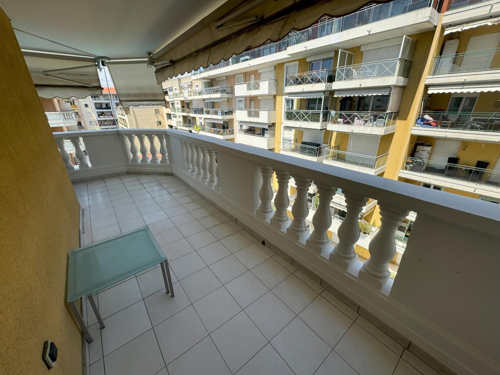Appartement Elegant With Sea View And Swimming Pool