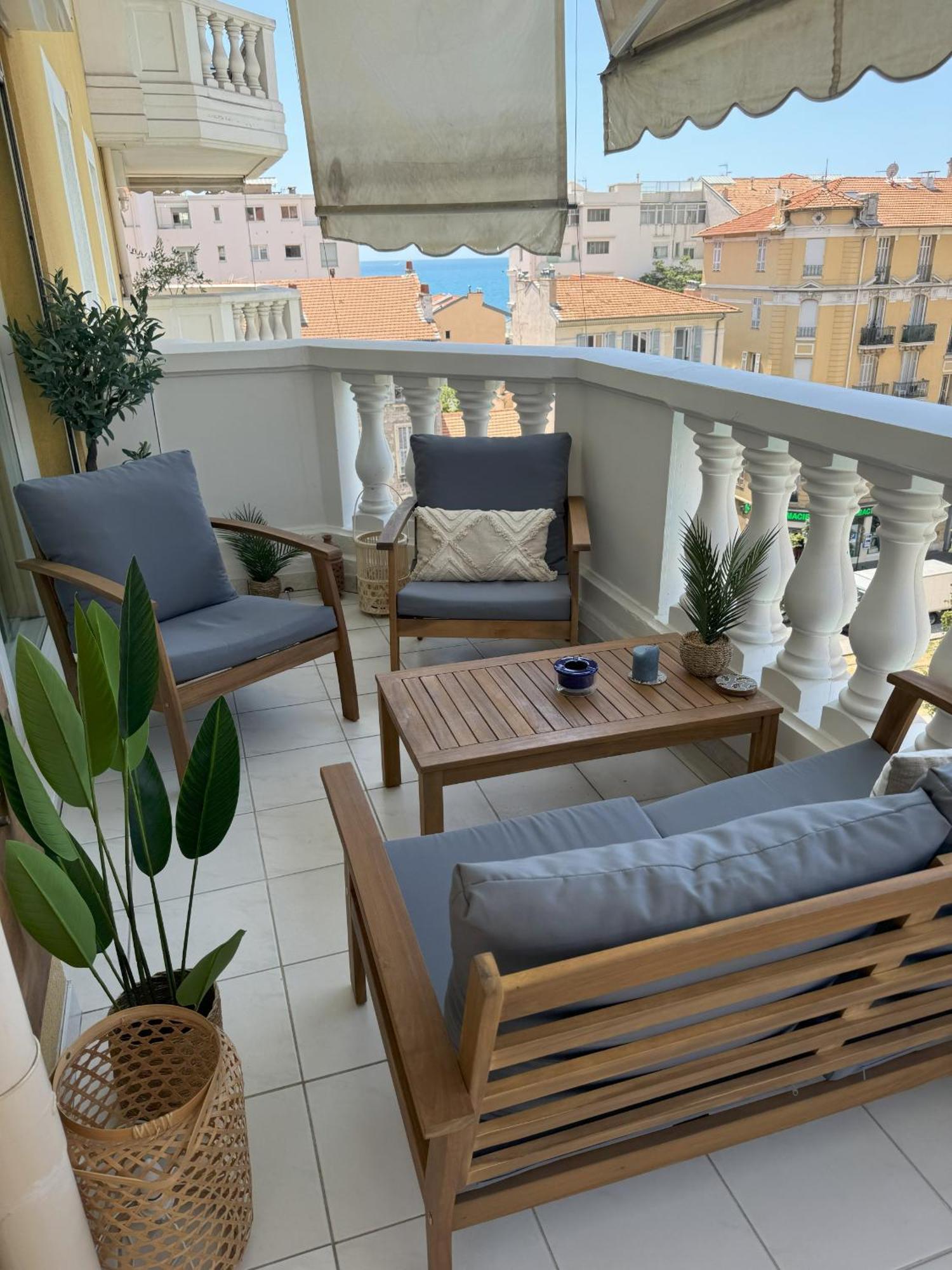 Appartamento Elegant With Sea View And Swimming Pool Nizza