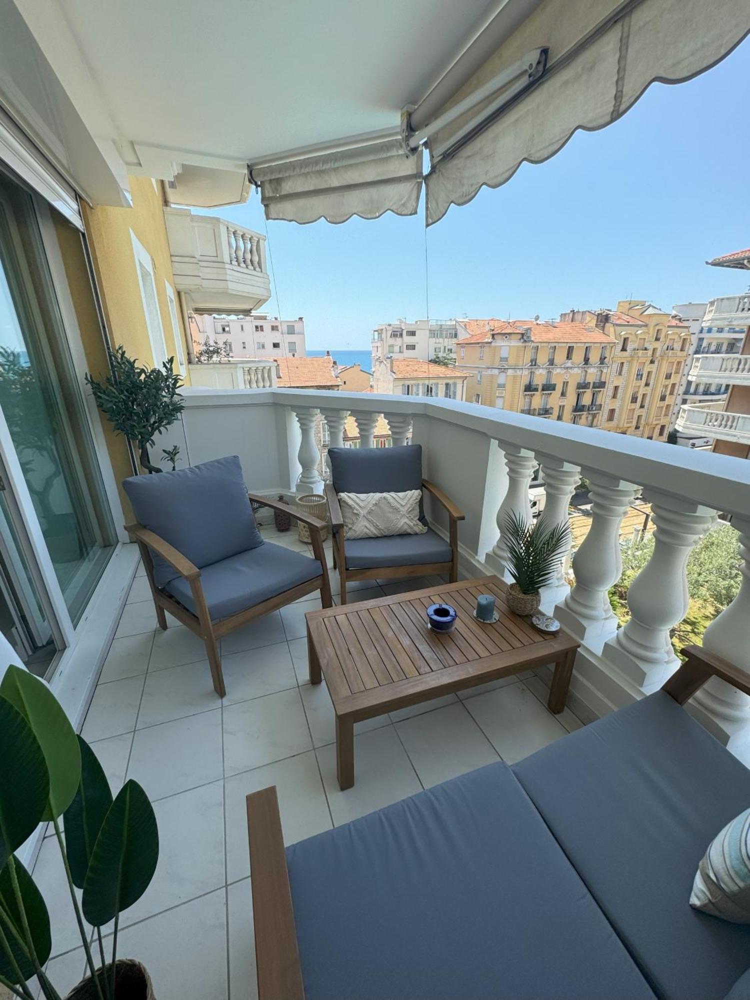 Appartamento Elegant With Sea View And Swimming Pool